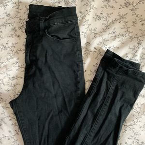 Black BDG skinny jeans!